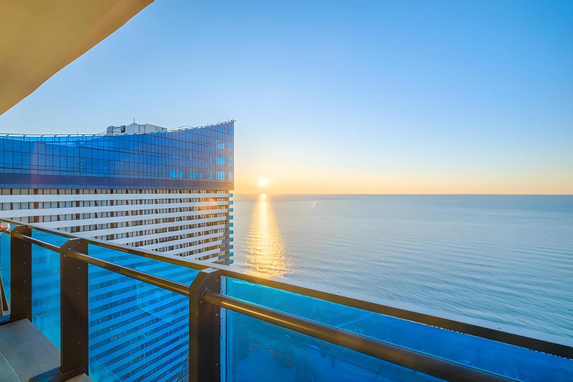 Luxury Orbi City Sea View Aparthotel Batum Dış mekan fotoğraf