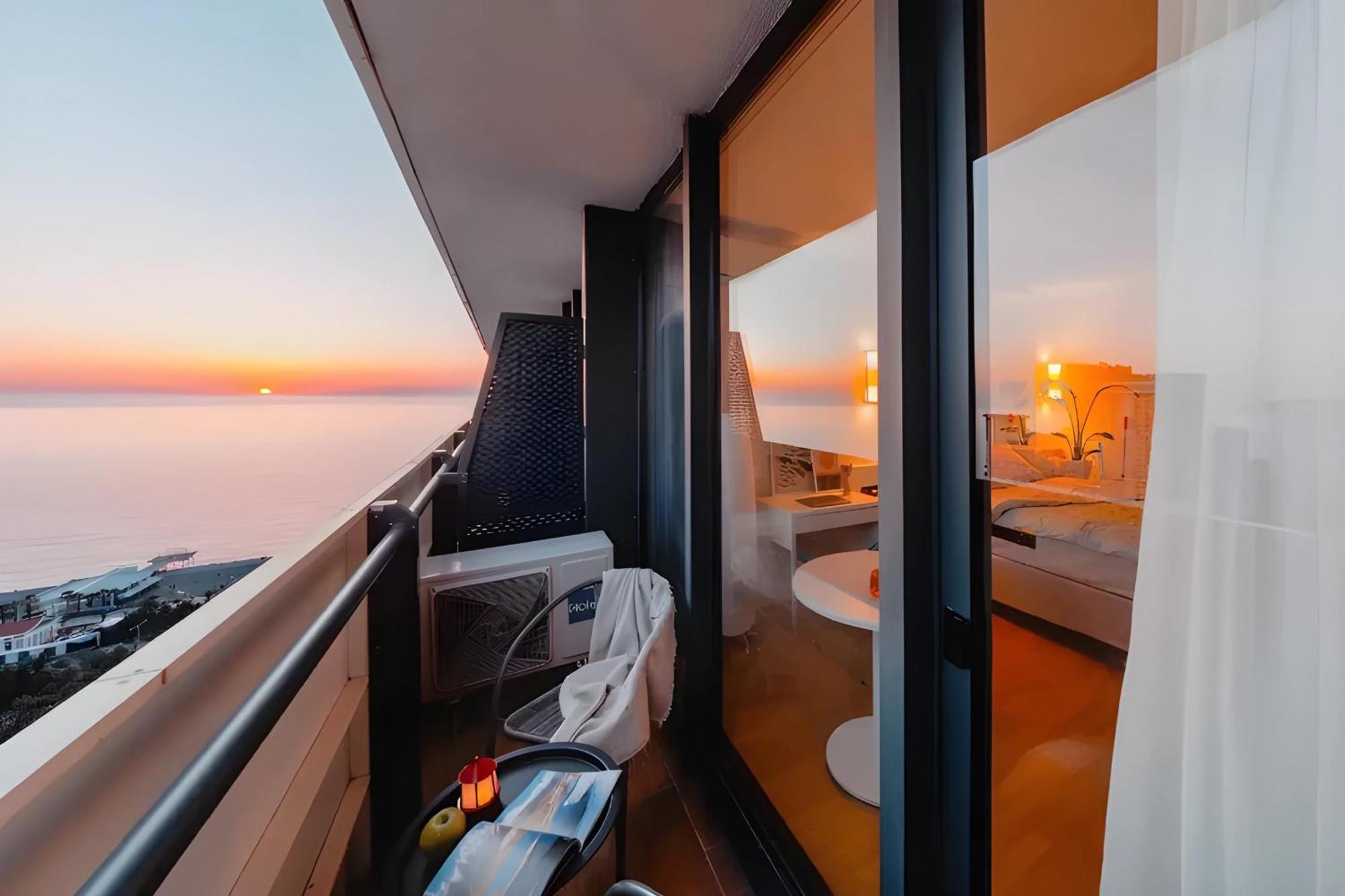 Luxury Orbi City Sea View Aparthotel Batum Dış mekan fotoğraf