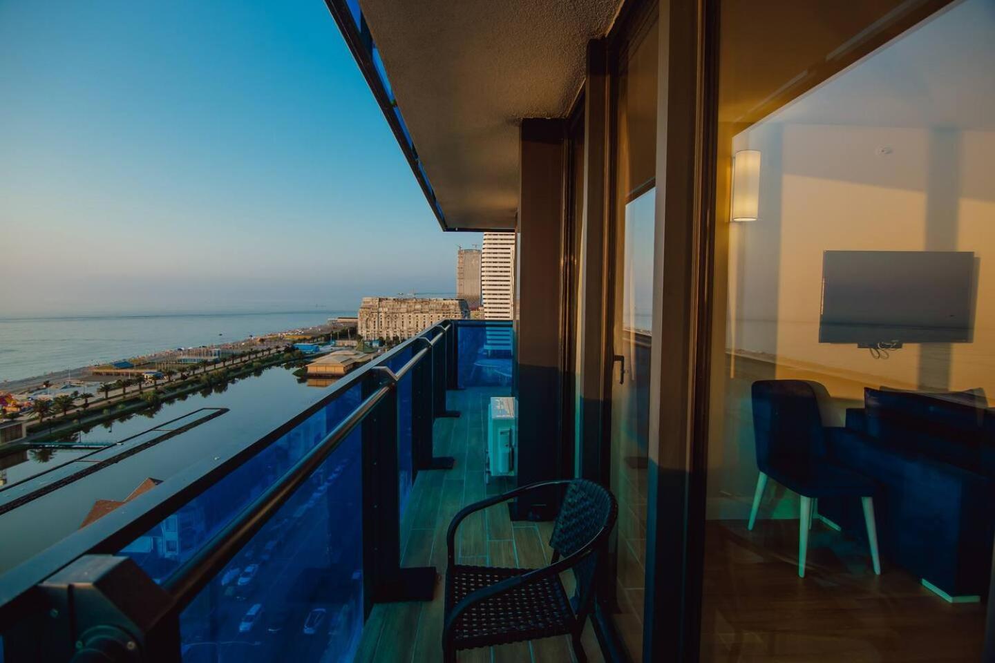 Luxury Orbi City Sea View Aparthotel Batum Dış mekan fotoğraf