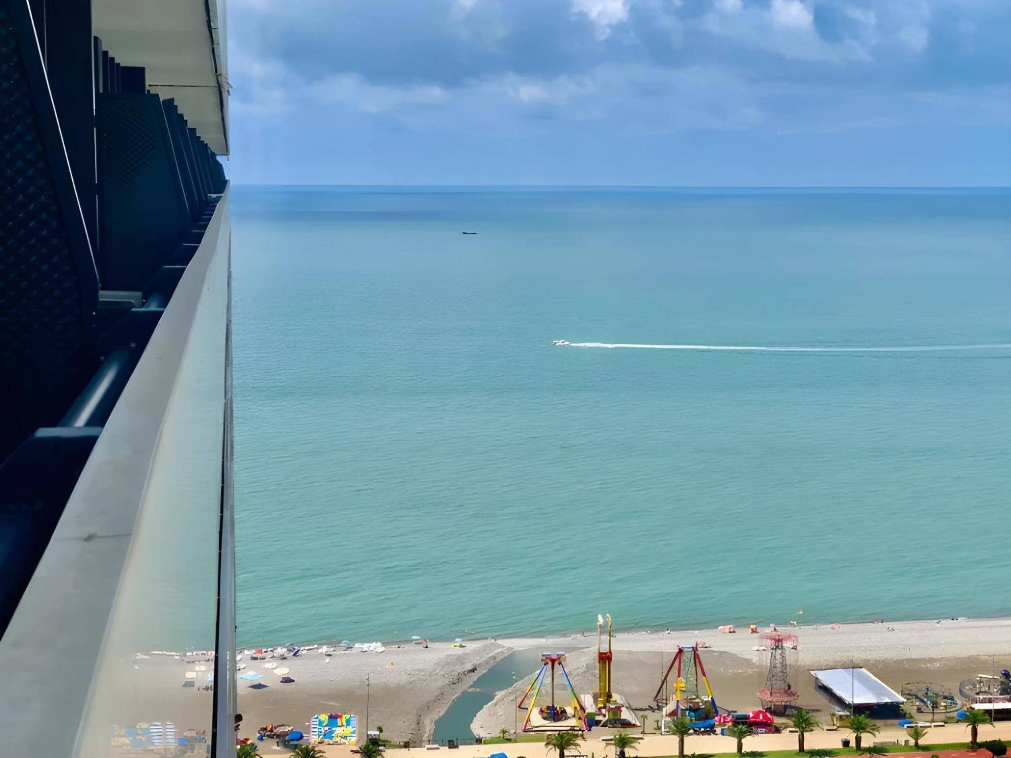 Luxury Orbi City Sea View Aparthotel Batum Dış mekan fotoğraf