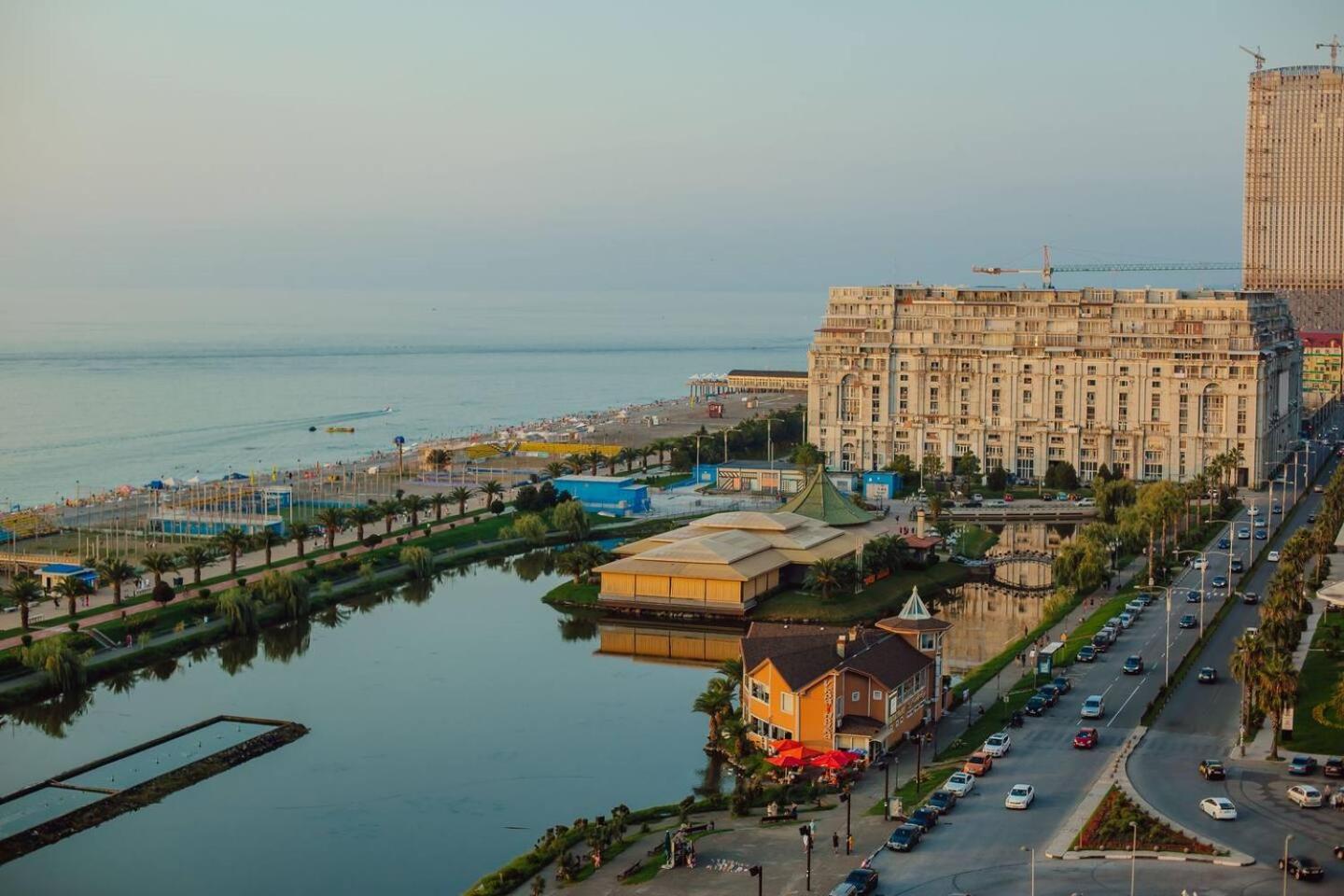 Luxury Orbi City Sea View Aparthotel Batum Dış mekan fotoğraf