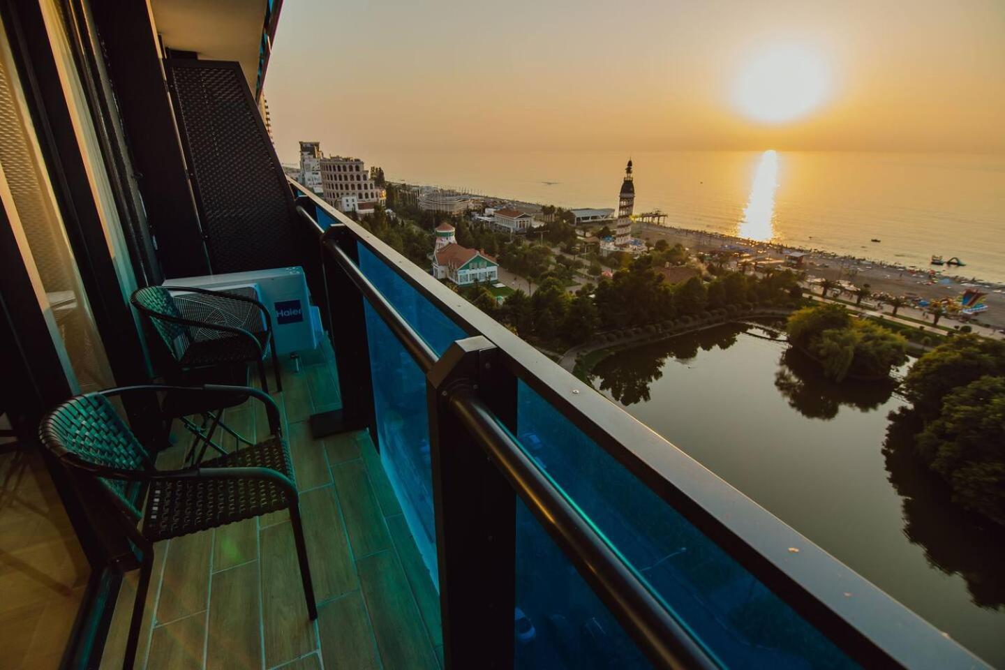 Luxury Orbi City Sea View Aparthotel Batum Dış mekan fotoğraf