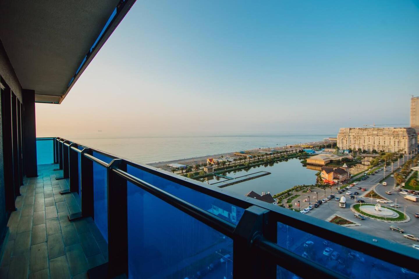 Luxury Orbi City Sea View Aparthotel Batum Dış mekan fotoğraf