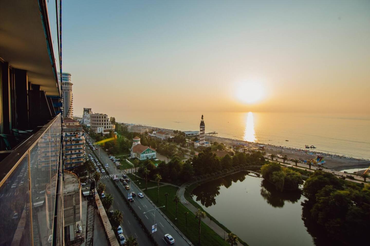 Luxury Orbi City Sea View Aparthotel Batum Dış mekan fotoğraf